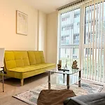 Entire Modern City Centre Apartment