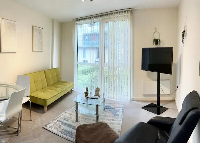 Entire Modern City Centre Apartment